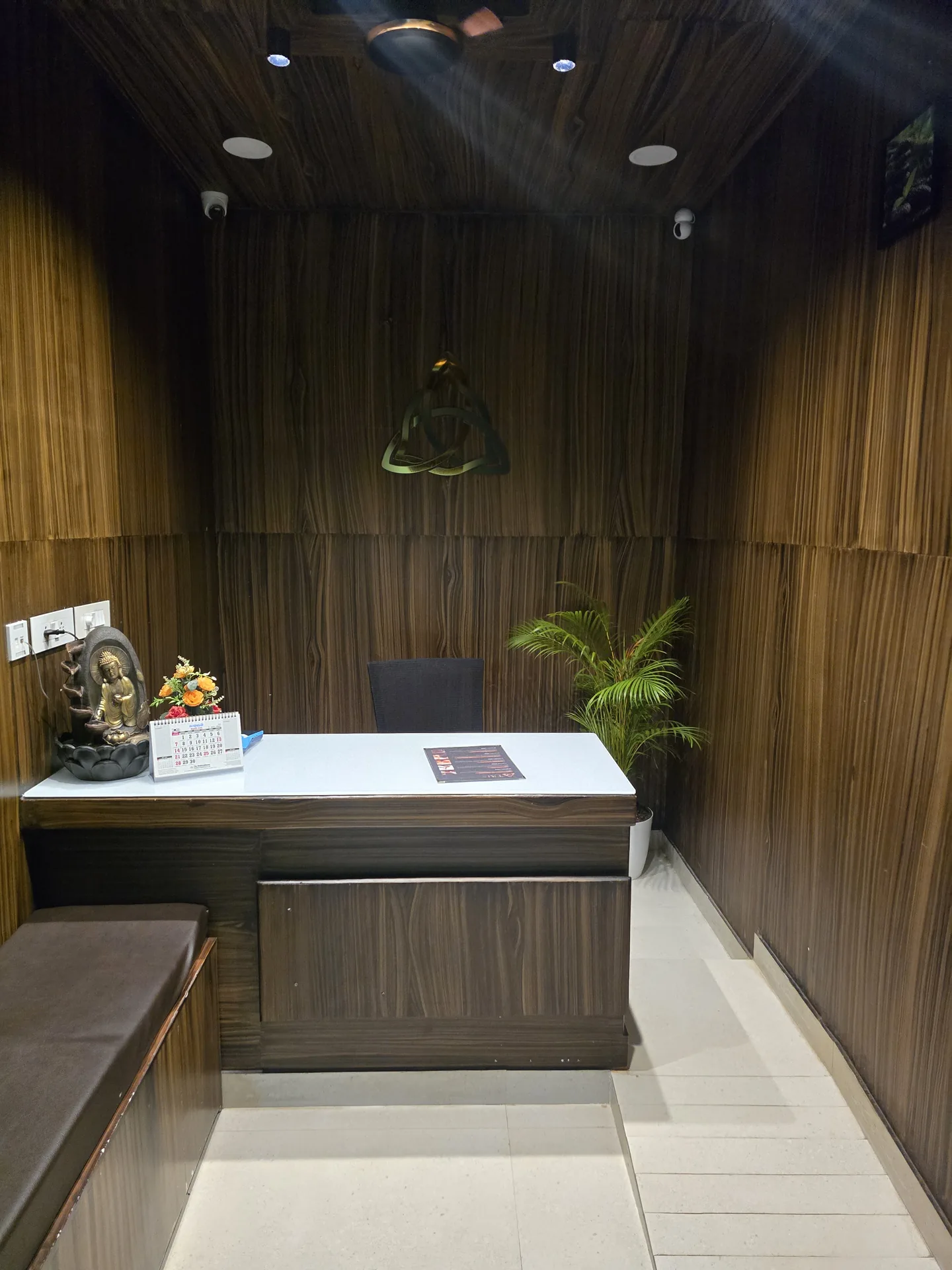 Reception area at Tris Wellness Spa